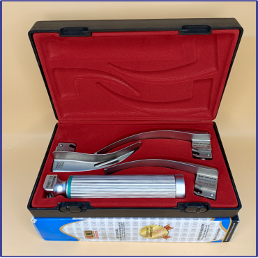 Laryngoscope Macintosh Fiber Optic 3 Blade 2-3-4 Set Adult Handle Premium Quality Reusable Blade Premium Quality Plastics Box Blister Packing Red Colour into Lapa Boxboard Box Packed