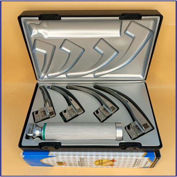 Laryngoscope Standard Macintosh Fiber Optic 4 Blade 0-1-2-3 Set Adult Handle Reusable Blades Stainless Steel Standard Quality, Premium Quality Plastics Box Blister Packing Sliver Gary Colour into Lapa Boxboard Box Packed